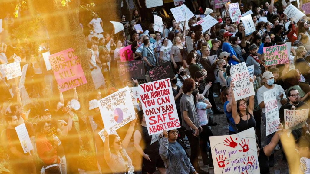 El concejo municipal de Denton se reúne para votar sobre el aborto en una imagen de archivo.