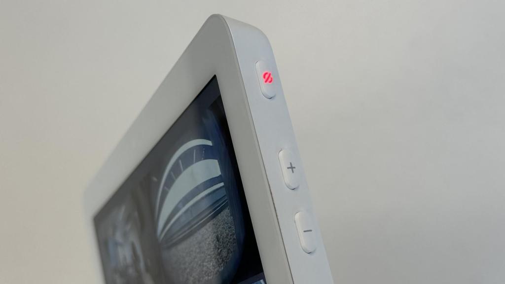 Botón para apagar micrófonos en Echo hub