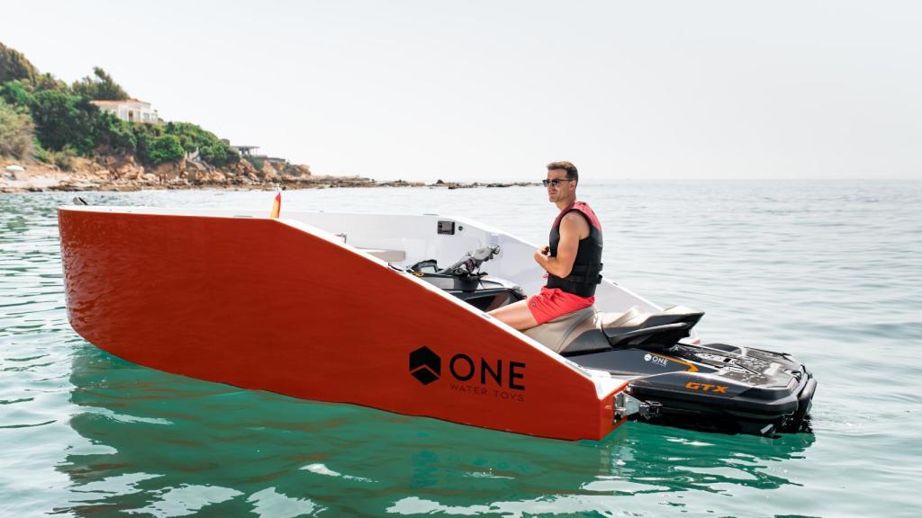 El ONE 16 se acopla y desacopla fácilmente de las motos acuáticas
