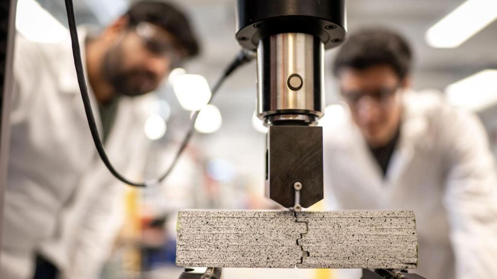 Uno de los experimentos con las vigas para ponerlas a prueba