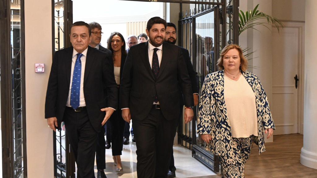 Fernando López Miras asiste a la clausura de la 45ª Asamblea General Ordinaria de la Confederación Comarcal de Organizaciones Empresariales de Cartagena.