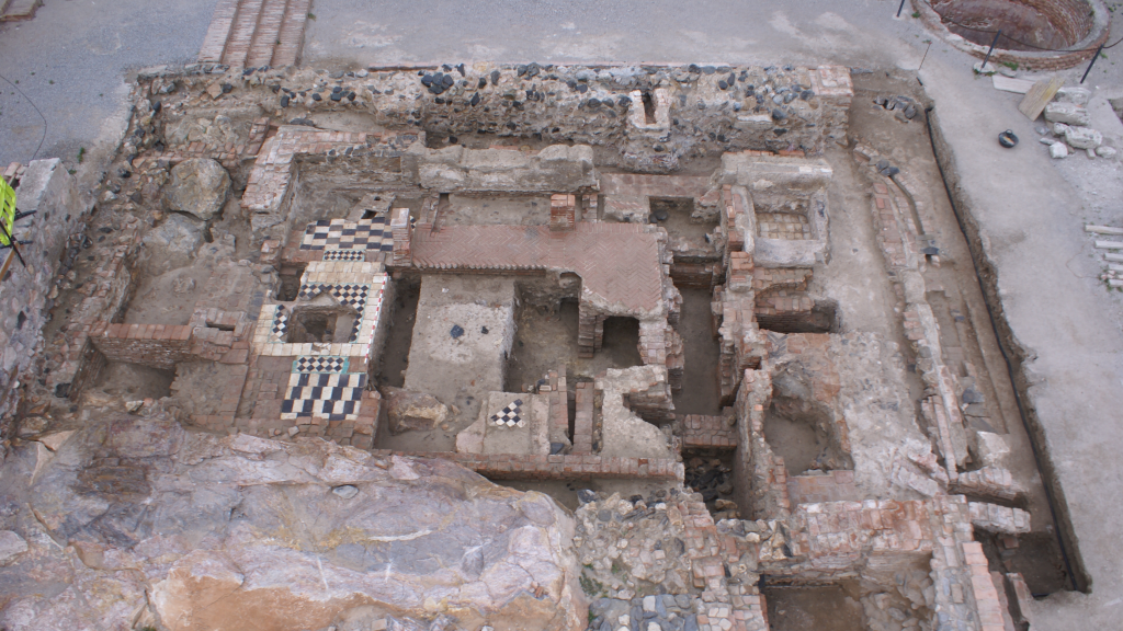 Restos de los baños de la parte palacial del castillo.