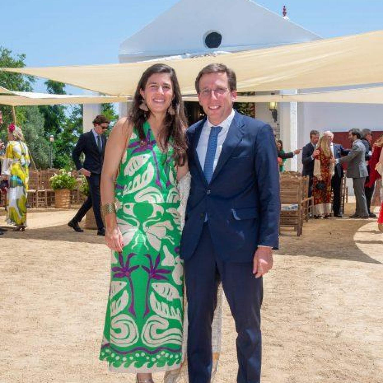 Teresa Urquijo, en una boda en Sevilla, vestida de Byan.