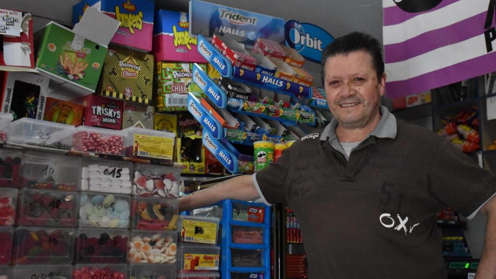 Luis Panadero posa en el interior del Kiosko Peque de Parquesol