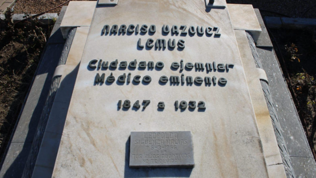 Tumba de Narciso, en la sección para personas no religiosas del cementerio de San Juan