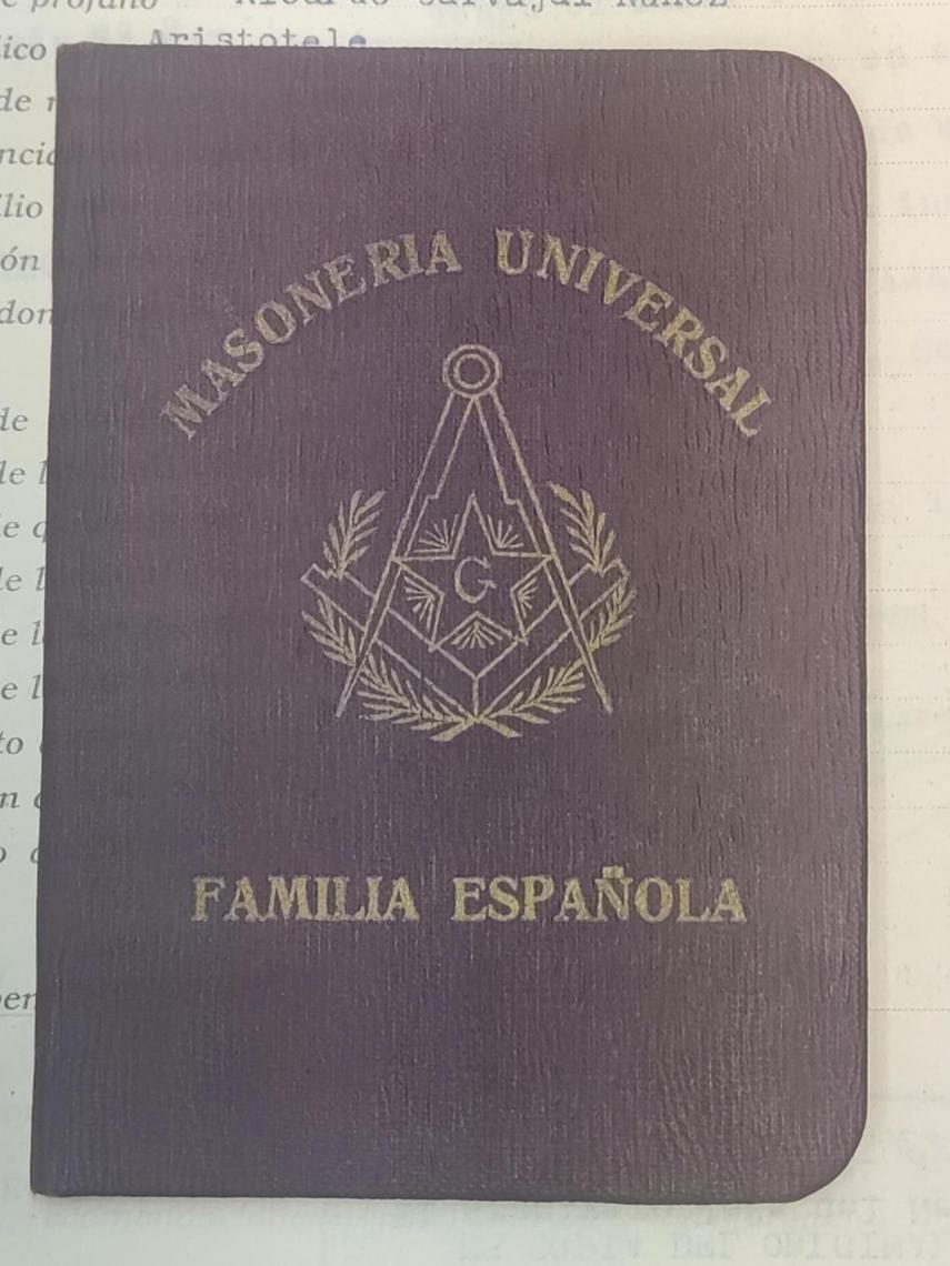 Documentación masónica estilo pasaporte hallada en el archivo personal de Carvajal, en Salamanca