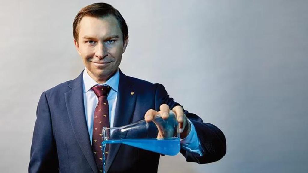 El genetista de Harvard David Sinclair defiende que la edad del organismo se puede 'rebobinar' al menos un 50%.