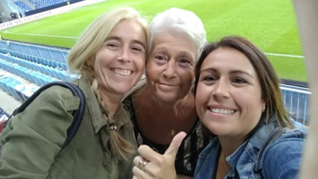 Mari Carmen y sus hijas.