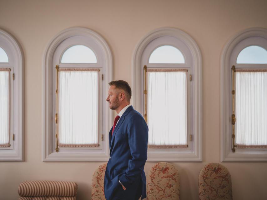 Marian L. Tupy, de perfil, al acabar la entrevista.