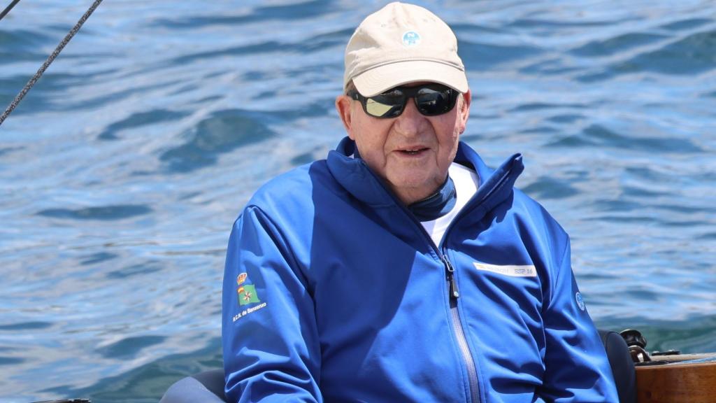 El rey Juan Carlos a bordo de El Bribón este viernes, 14 de junio.