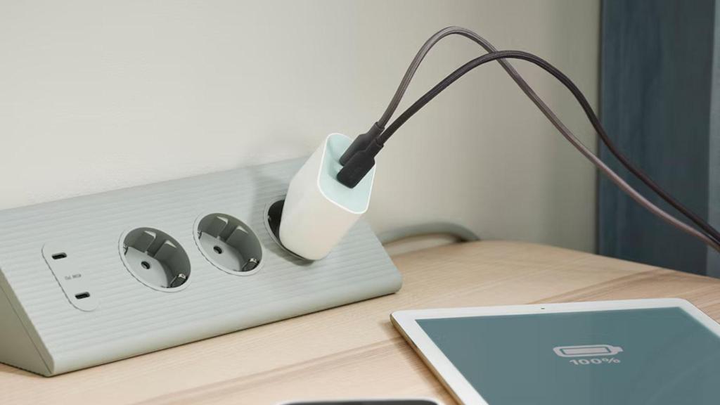 El extensor de cable SKOTAT con el cable RUNDHULT de Ikea