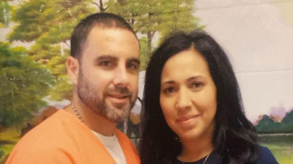 Tanya y Pablo Ibar durante una visita al corredor de la muerte.