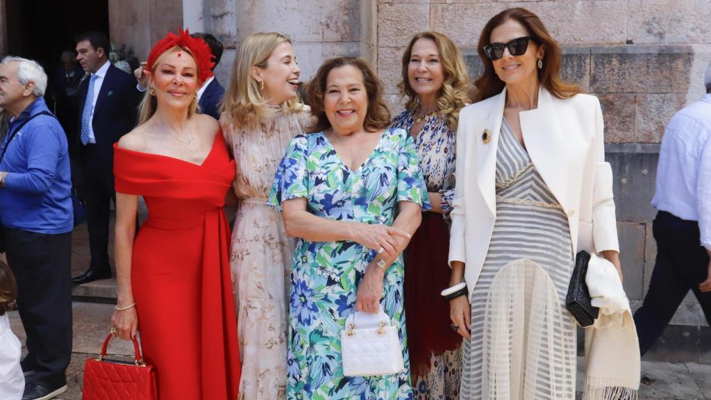 Ana Obregón junto a sus hermanas, Amalia y Celia.