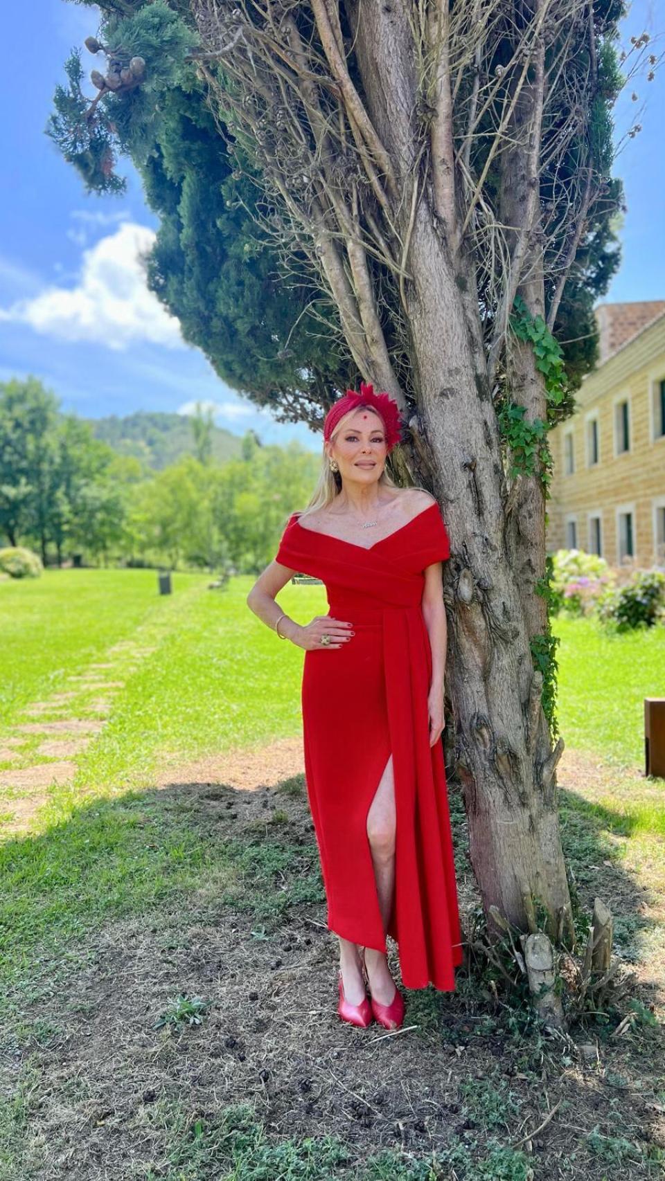 Ana Obregón luce el diseño de Alejandro de Miguel.