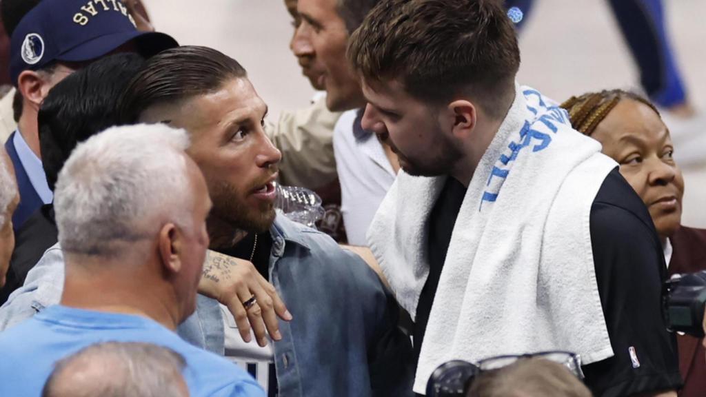 Sergio Ramos junto a Luka Doncic en las Finales de la NBA