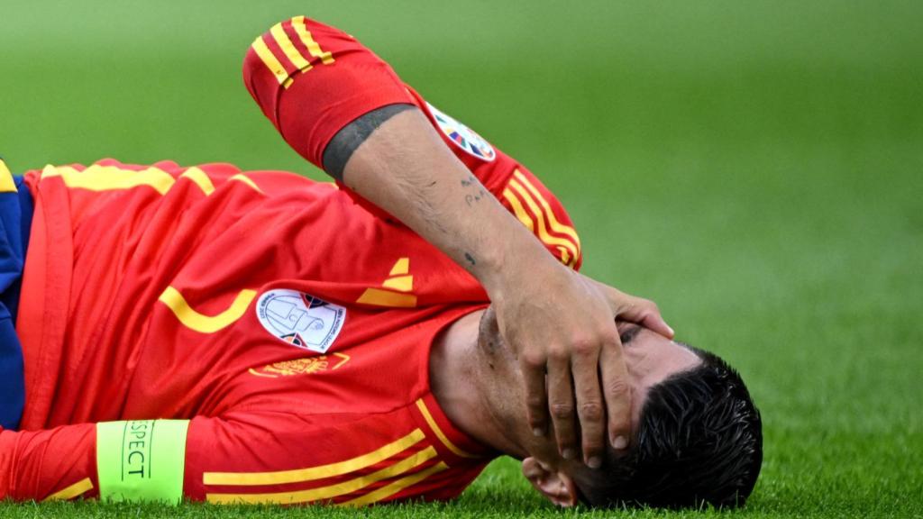 Álvaro Morata, en el suelo dolorido