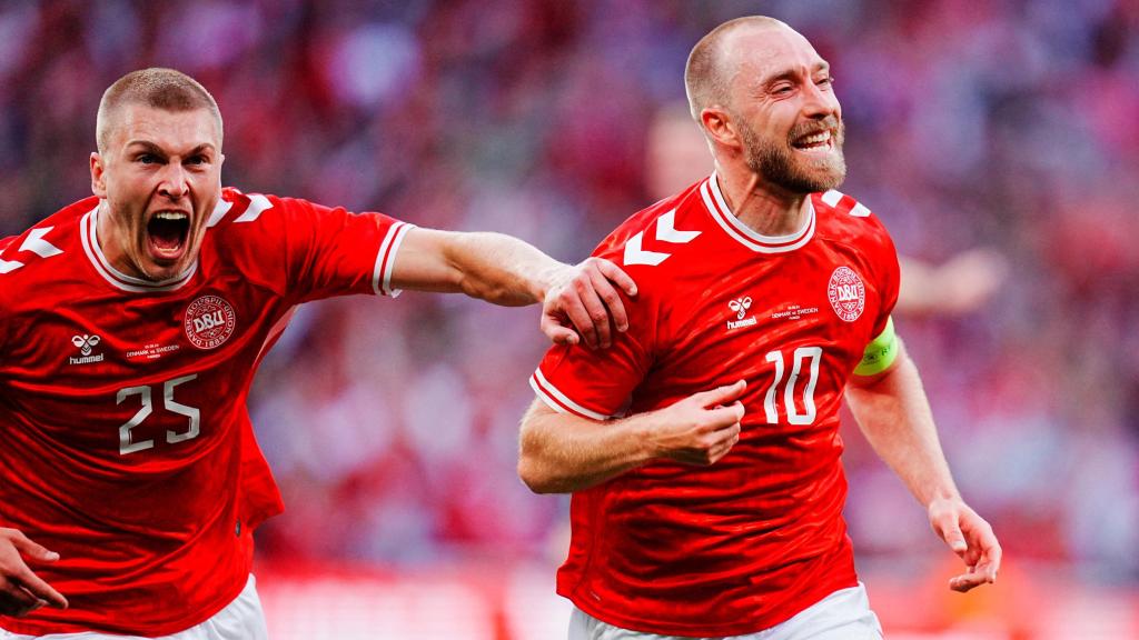 Eriksen celebra un gol con Dinamarca