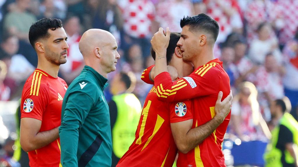 Morata se retira lesionado dejando su lugar a Oyarzabal.