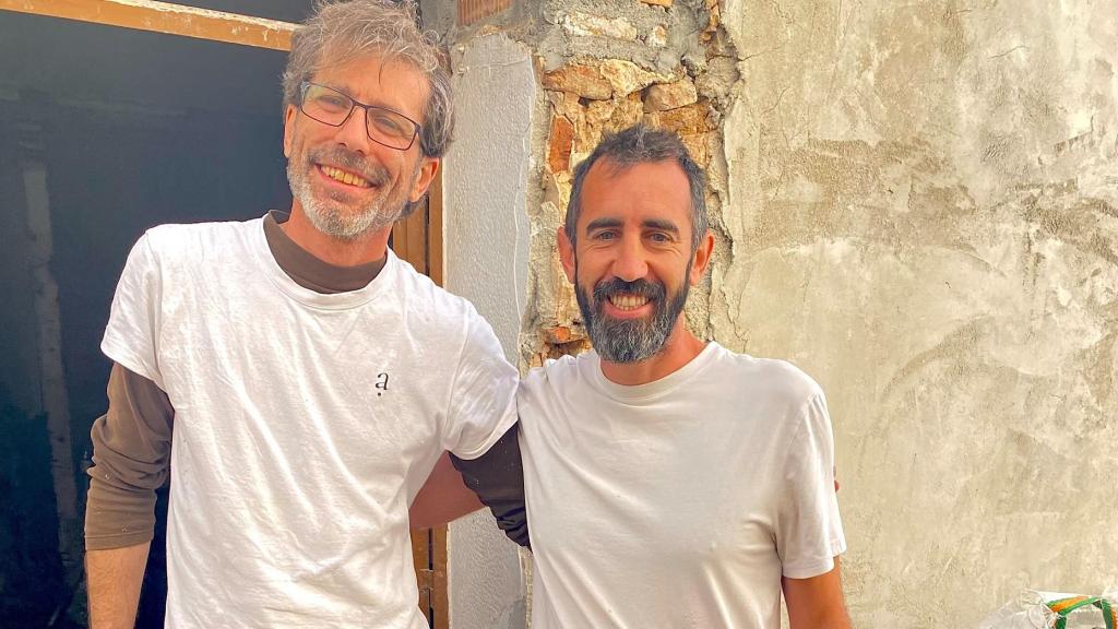 Juan Flor junto a Jesús, su mentor en las prácticas de Estudio Beam.