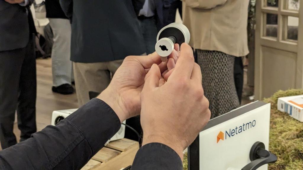 Puerto para la llave maestra en la cerradura Netatmo