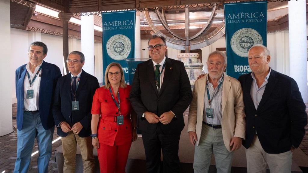 Los propietarios y directivos de Rain Forest junto a Arturo Bernal, Francisco Salado y Ana Mula.