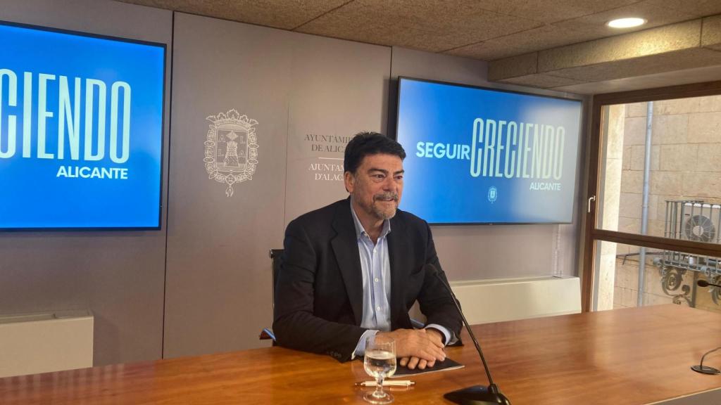 El alcalde, Luis Barcala, hace balance del primer año de mandato.