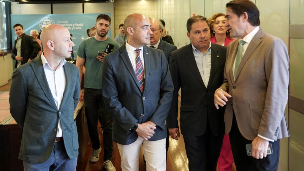 El consejero de Medio Ambiente, Vivienda y Ordenación del Territorio, Juan Carlos Suárez-Quiñones, participa en la jornada sobre exclusión residencial en el Consejo Económico y Social (CES), organizada por Cruz Roja, Fundación Intras y Cáritas de Castilla y León, en colaboración con la Junta de Castilla y León.