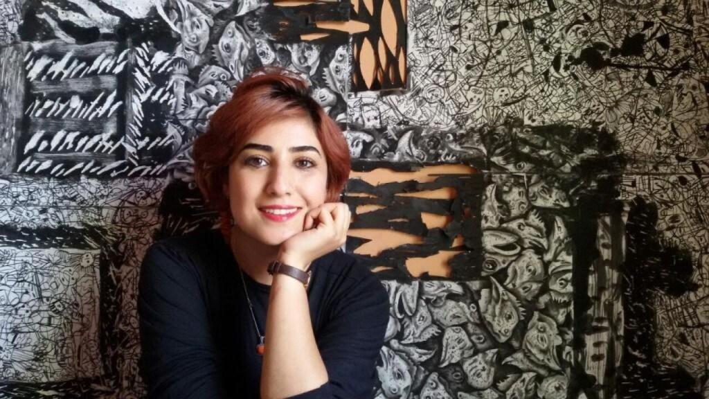 La pintora y caricaturista iraní Atena Farghadani en 2014. Foto: Persion Georg's Church/Wikimedia Commons (CC BY-SA 4.0)