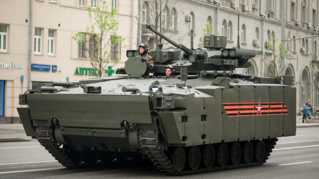 Kurganets-25 desfilando por Moscú