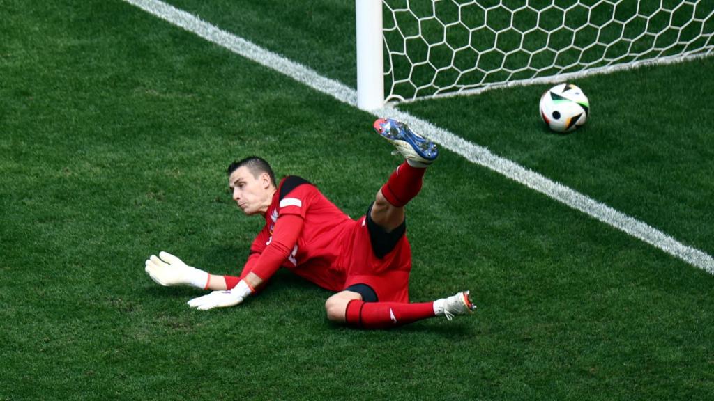 Lunin encaja un gol con Ucrania en la Eurocopa