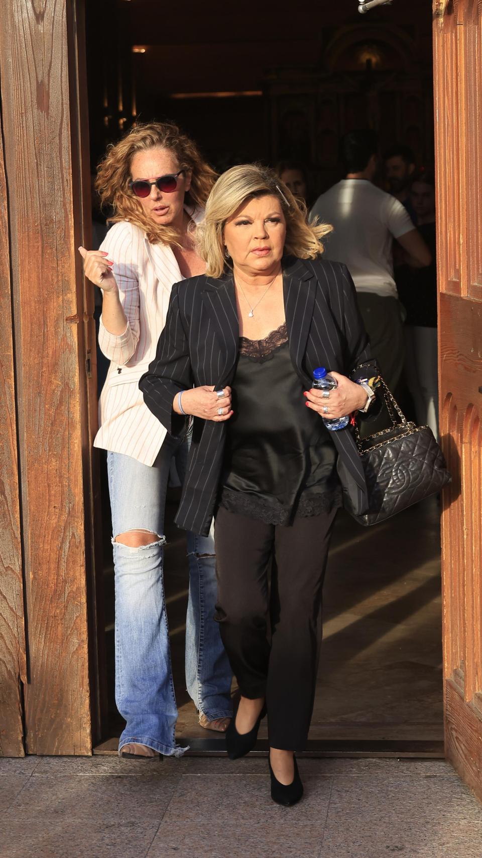 Terelu Campos, muy seria, saliendo del templo madrileño, este lunes, día 17.