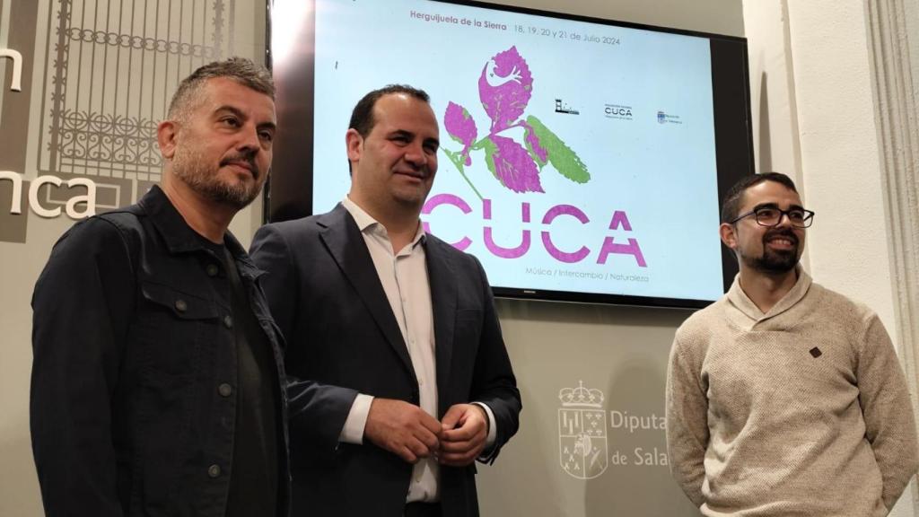 Javier Montes, el diputado de Cultura, David Mingo, y el edil de Herguijuela David Sánchez