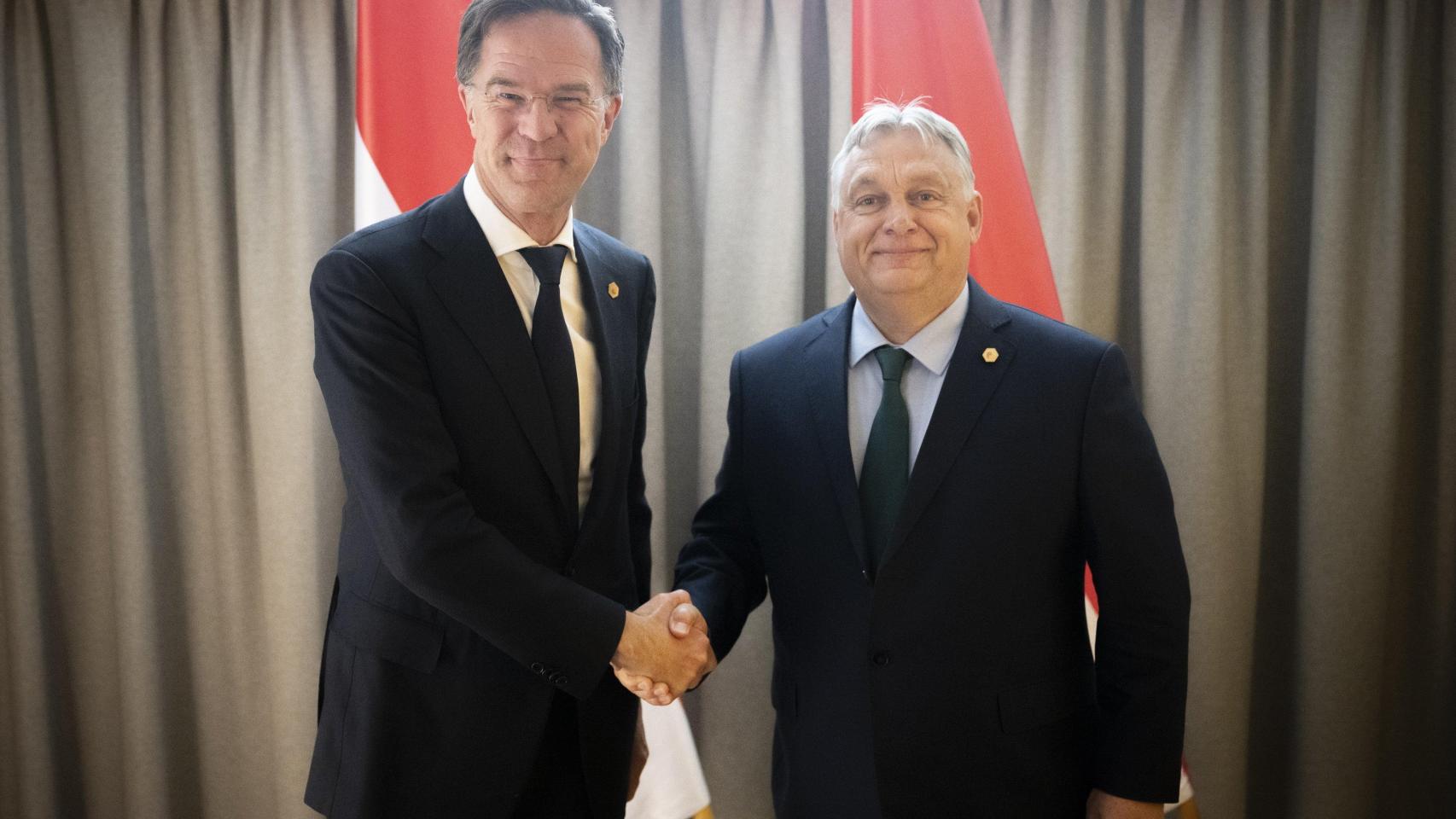 Mark Rutte se reunió con Viktor Orbán este lunes en Bruselas para convencerle de que retire su veto para la OTAN