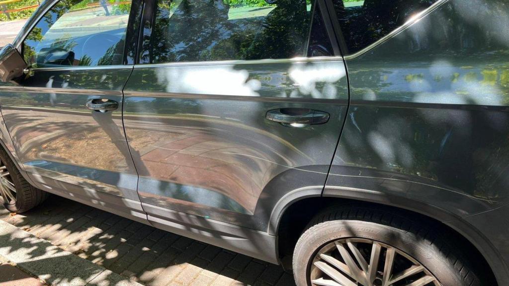 Imagen de uno de los coches rayados