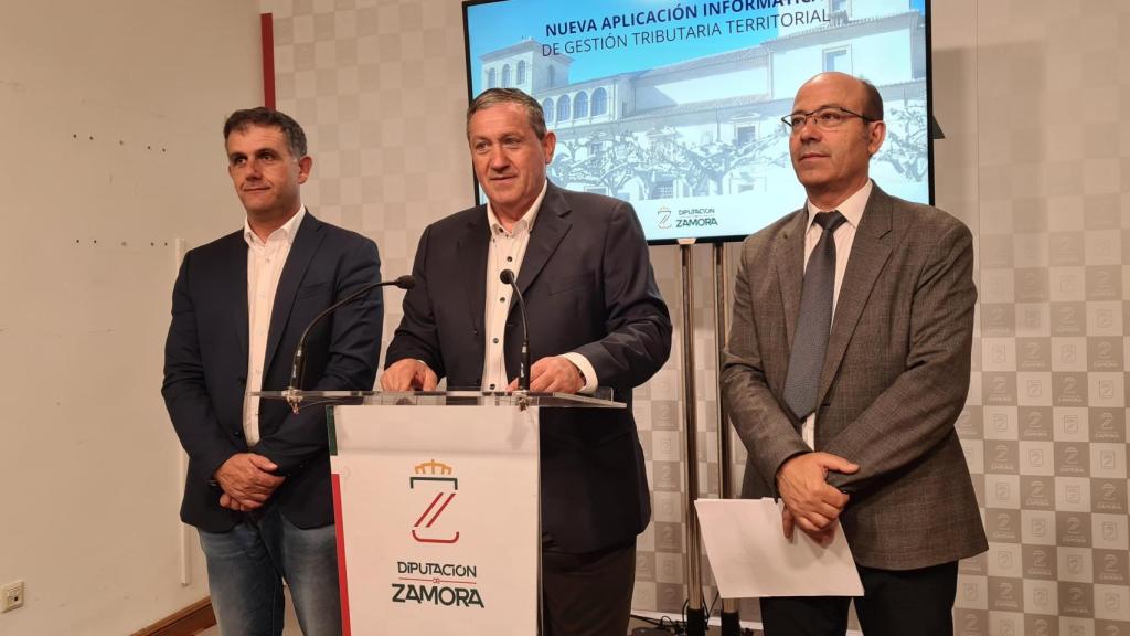 El presidente de la Diputación de Zamora, Javier Faúndez, el vicepresidente segundo y diputado de Recursos Humanos, Ramiro Silva, y el diputado de Economía y Hacienda, José Manuel SalvadoR