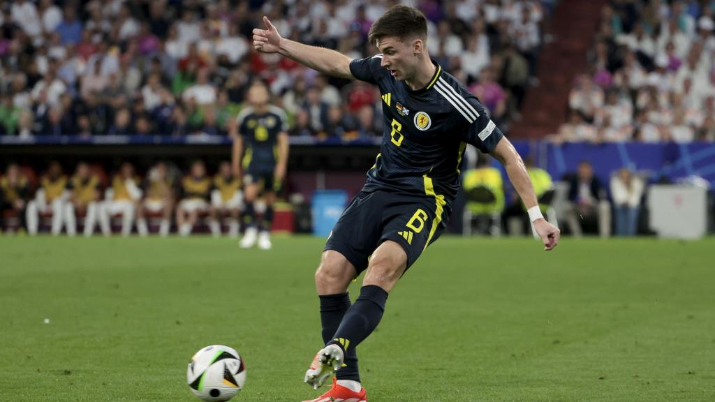 Kieran Tierney de Escocia Scotland en la UEFA Euro 2024