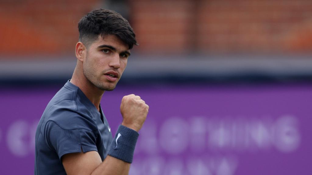 Carlos Alcaraz celebra un punto en el torneo de Queens.