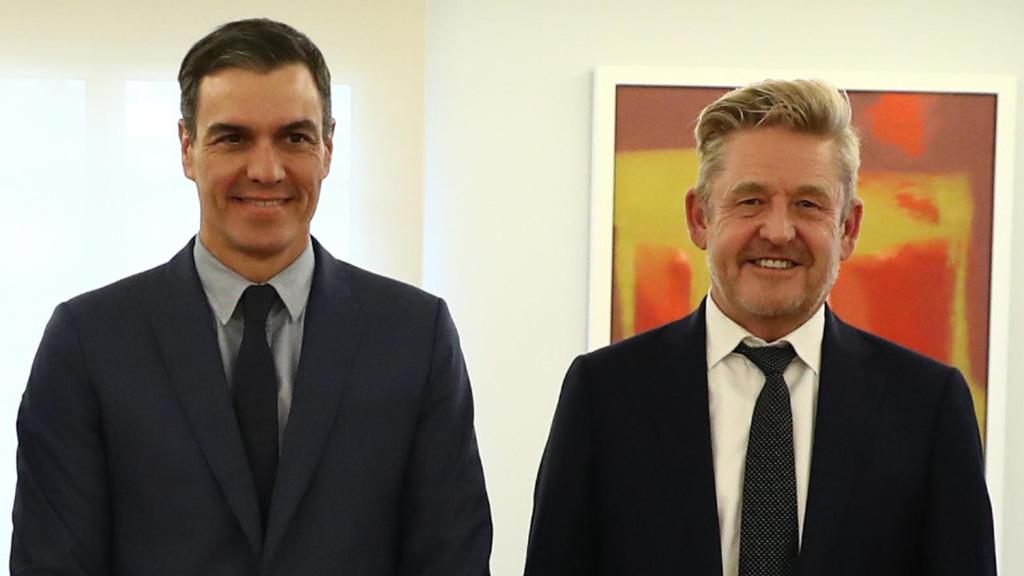 El presidente del Gobierno, Pedro Sánchez, junto a Wayne Griffiths, presidente de Seat, en una foto de archivo.