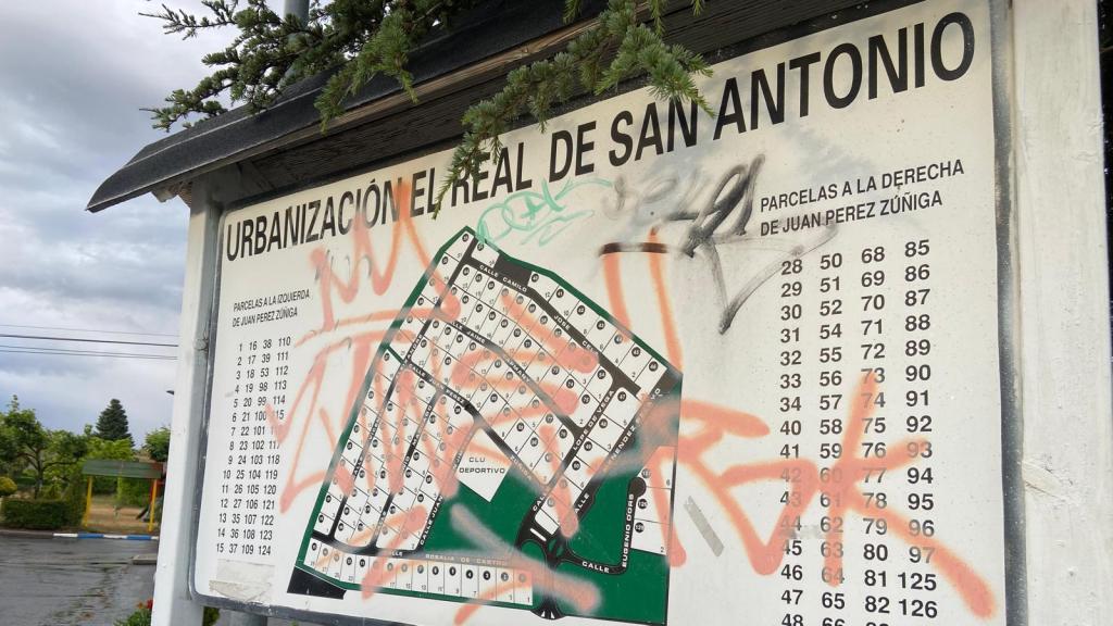 El cartel de la urbanización El Real de San Antonio.