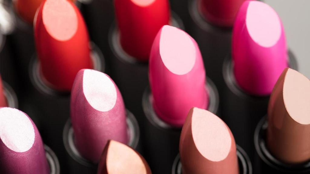 Gama de labiales en tonos nude.