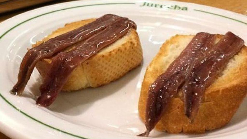 Anchoas de Santoña en pan tostado.