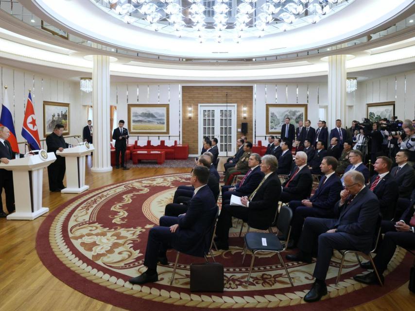 Vladímir Putin y Kim Jong-un durante una comparecencia frente a la prensa.