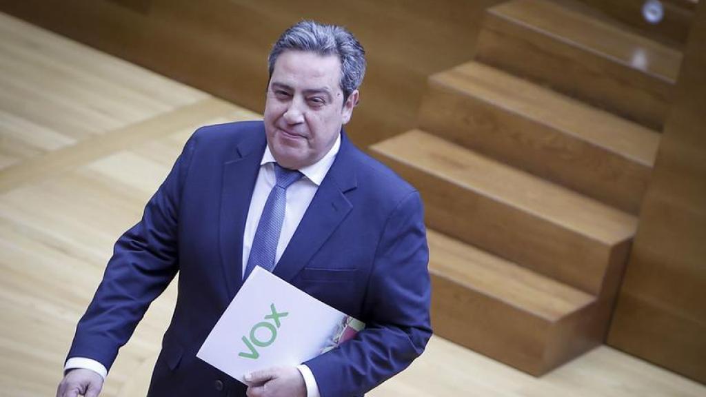 El síndic de Vox, José María Llanos, en las Cortes Valencianas