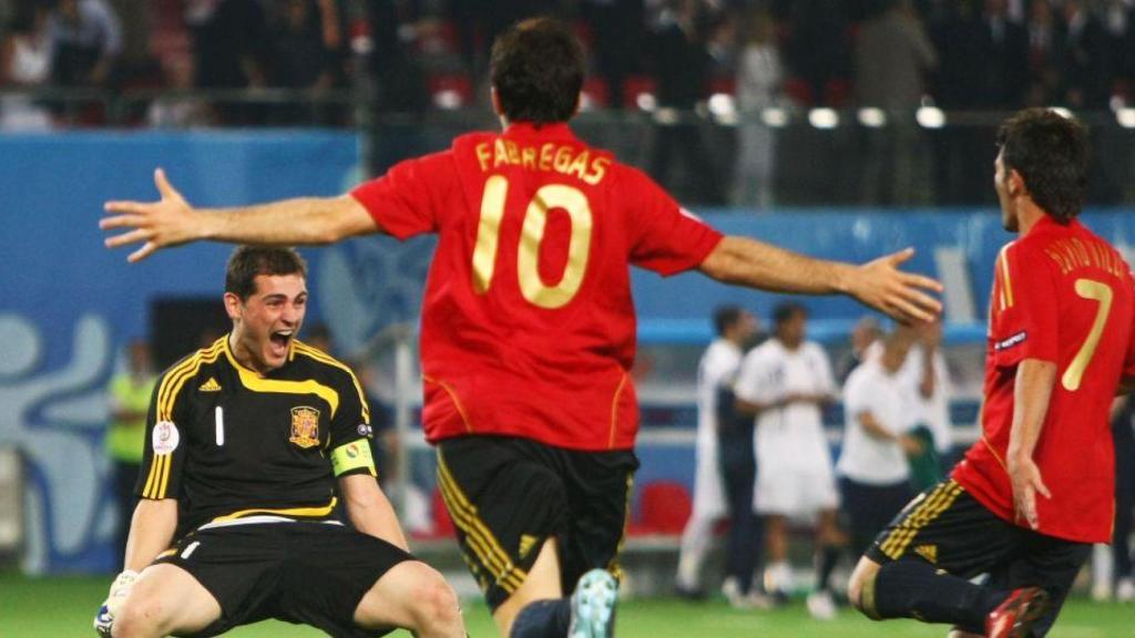 Casillas, Fábregas y Cazorla celebran el pase ante Italia en la Eurocopa 2008.