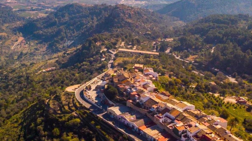 Vista de pájaro de la localidad de la Vall de Laguar.