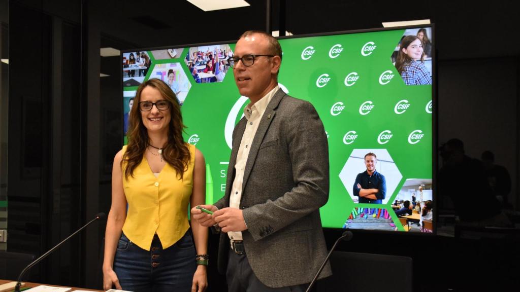 La presidenta del sector de Educación de CSIF CyL, Isabel Madruga, y el secretario de negociación del sindicato en este sector, Mariano González