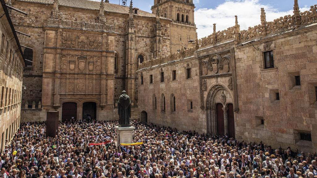 Encuentro Alumni-USAL en el Patio de Escuelas en 2011