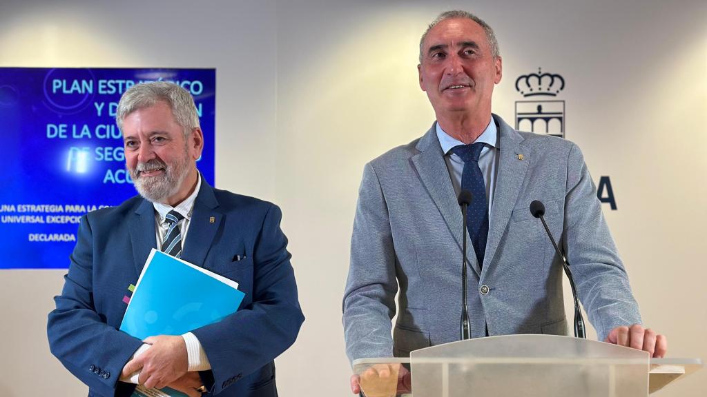 El alcalde de la ciudad, José Mazarías, y el concejal de Urbanismo y Patrimonio, Alejandro González-Salamanca