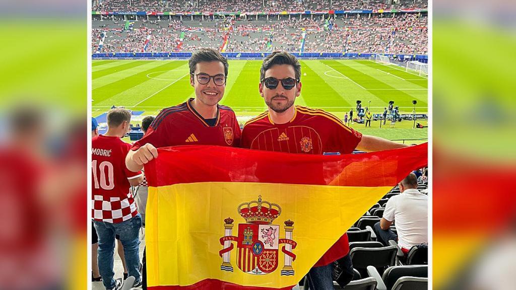 Juan y Jesús antes del España Croacia en el Estadio Olímpico de Berlín