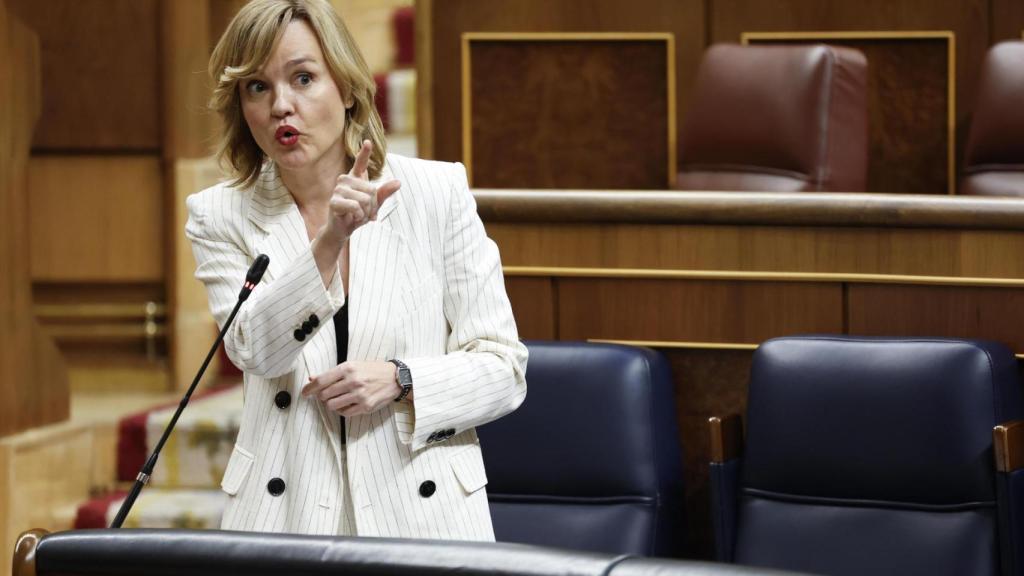 La ministra de Educación, FP y Deportes y portavoz del Gobierno, Pilar Alegría, este miércoles en la sesión de control.